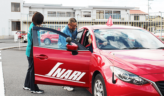 運転する高齢者